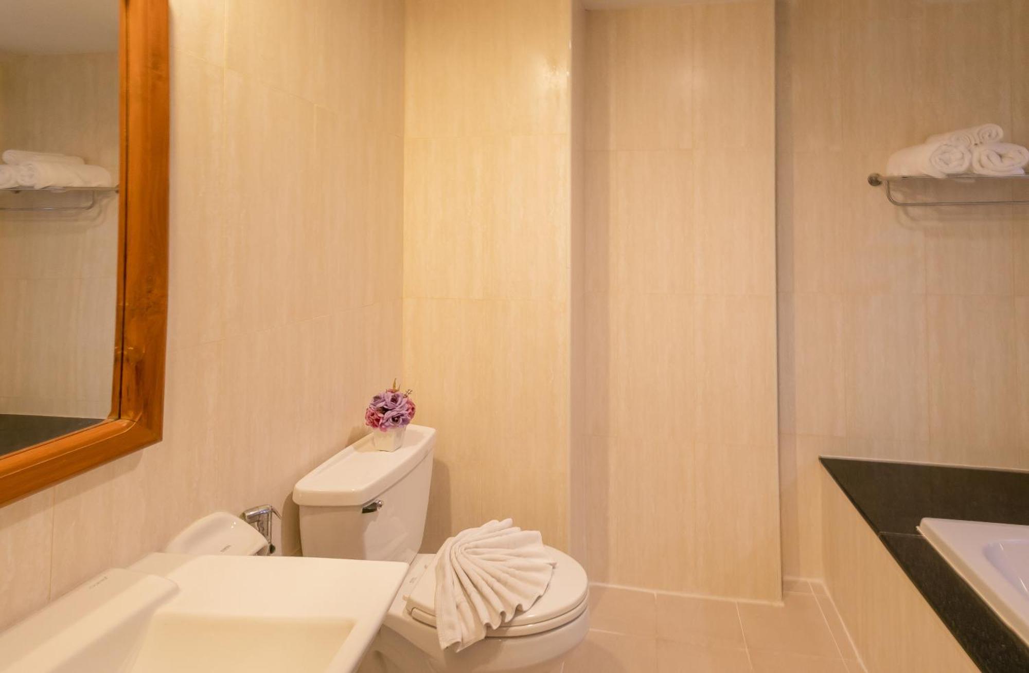Best Venue Hotel Patong Buitenkant foto